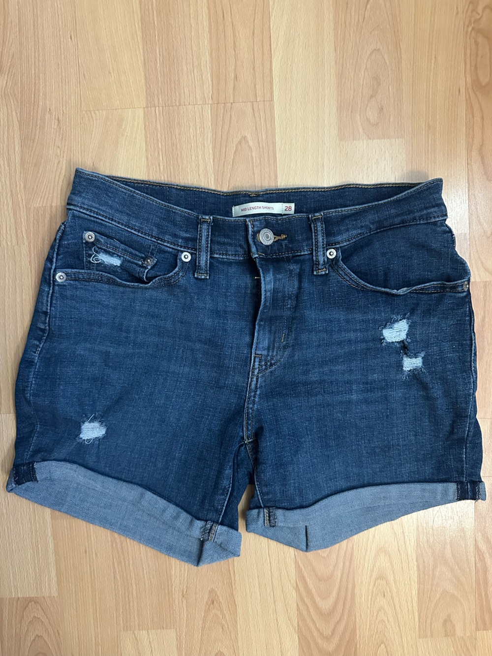 Levi’s mid length shorts size 28 Levis